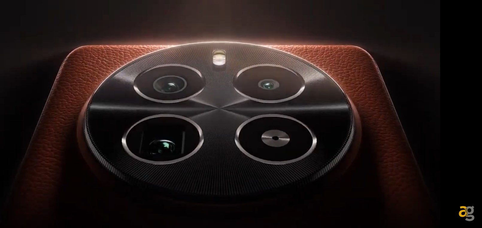  Realme-GT5-Pro-ecco-il-video-teaser-ufficiale-Svelate-camere-e-display