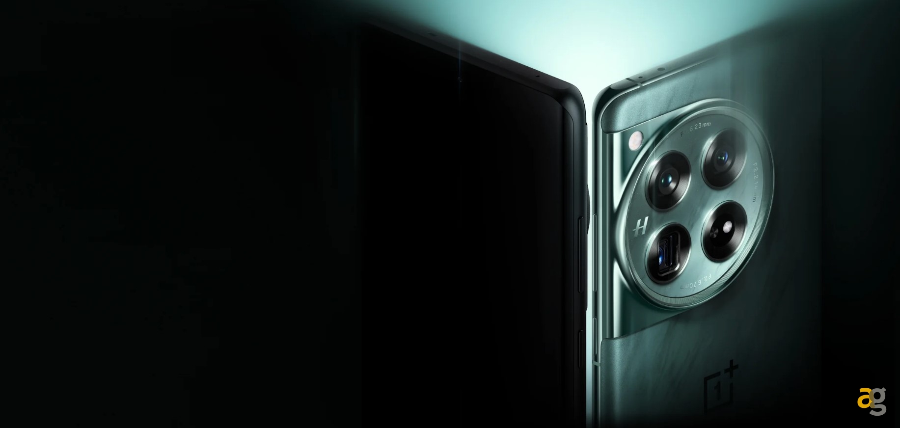  OnePlus-12-ufficiale-Snapdragon-8-Gen-3-e-luminosit-da-record-Specifiche