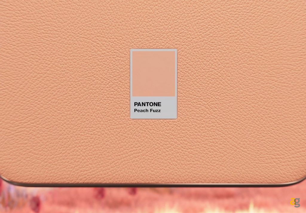 motorola-e-pantone-ancora-insieme-due-smartphone-color-peach-fuzz
