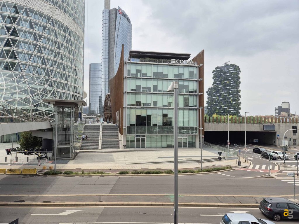 iphone-vs-galaxy-vs-realme-gt6-confronto-provocazione