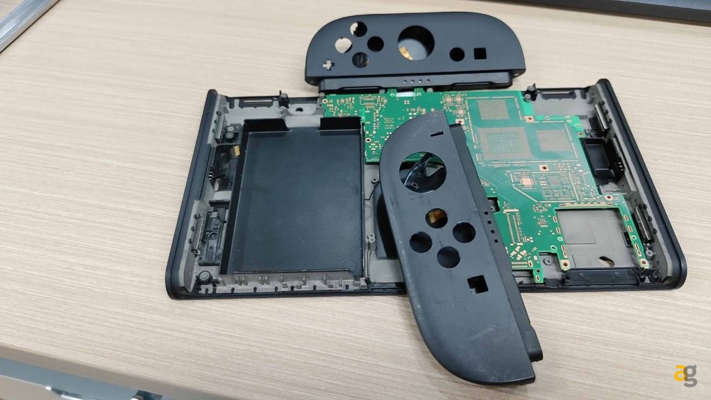 trapelano-foto-dettagli-nintendo-switch-2-joy-con-magnetici-nuove-dimensioni