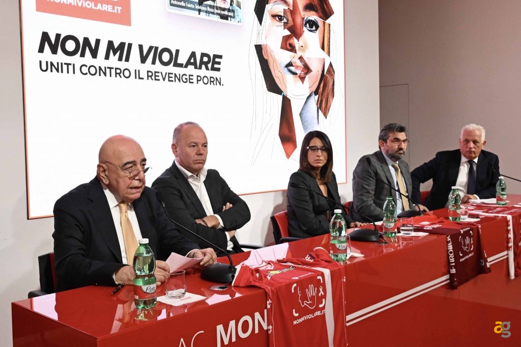 nonmiviolare-motorola-telefono-rosa-combattere-revenge-porn