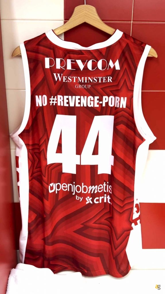 nonmiviolare-motorola-telefono-rosa-combattere-revenge-porn