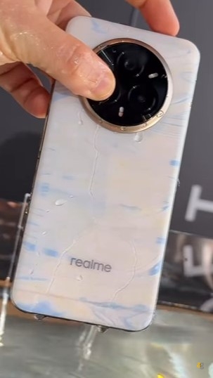 realme-14-pro-primo-smartphone-che-cambia-colore-temperatura