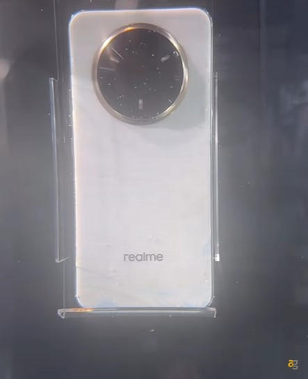 realme-14-pro-primo-smartphone-che-cambia-colore-temperatura