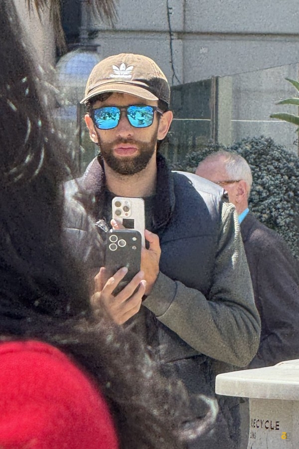 e-lui-non-e-lui-avvistato-forse-iphone-17-pro-california