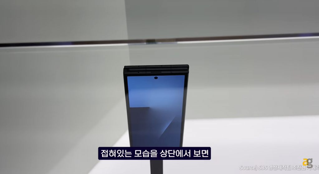 samsung-galaxy-z-trifold-svelato-video-mostra-smartphone-che-piega-in-tre