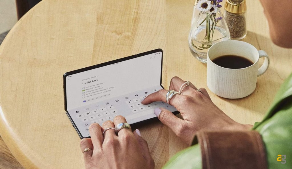 motorola-entra-era-book-style-svelato-nuovo-razr-fold-ces-2026