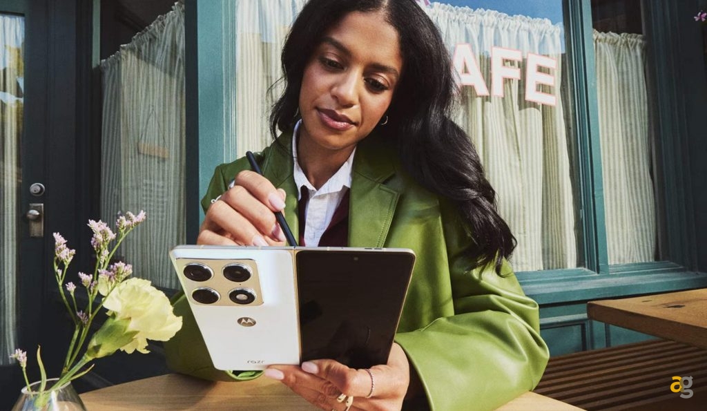 motorola-entra-era-book-style-svelato-nuovo-razr-fold-ces-2026