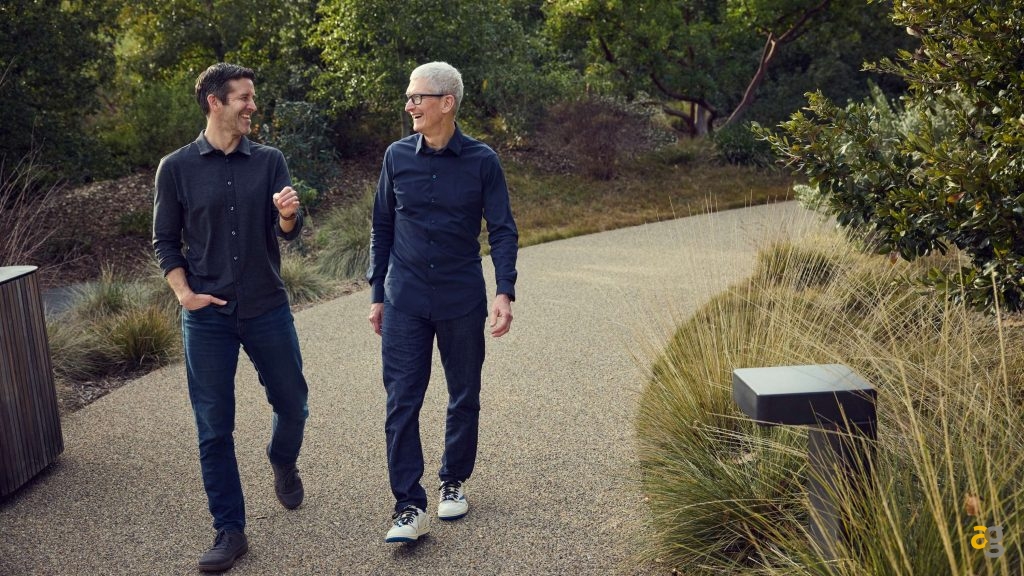 Apple-John-Ternus-Tim-Cook_risultato