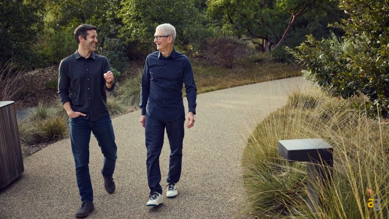 Apple-John-Ternus-Tim-Cook_risultato